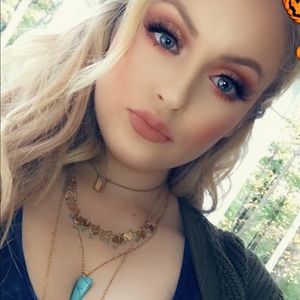 Meet your Posher, Alyssa